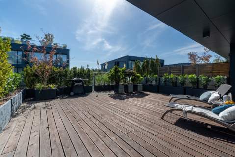 Unikalny apartament z tarasem, na zielonej wyspie