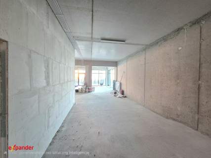 Lokal na Starym Mieście w apartamentowcu nad rzeką