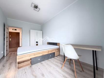 2 POK, osobna kuchnia, balkon, winda, garaż, park.