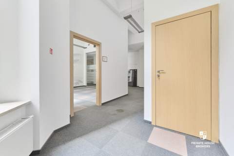 Na wynajem przestronny lokal 260 m2 Rynek 1 piętro