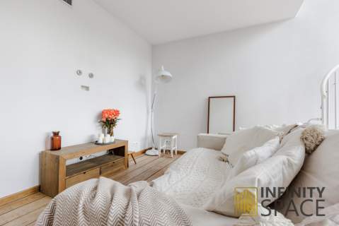Unikatowy dwupoziomowy loft Praga Płd. Parking