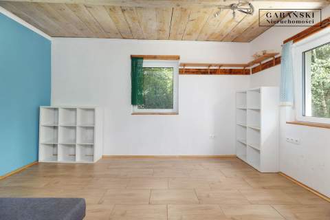 DREWNIANY DOM PO GRUNTOWNYM REMONCIE NA 1,35 HA -