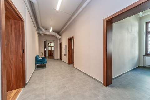 Lokal na wynajem z prywatną łazienką i WC