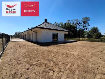Dom praterowy garaż na dwa samochody strych 30m2