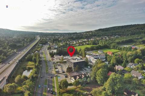 Nowoczesna siedziba firmy 360 m i parking