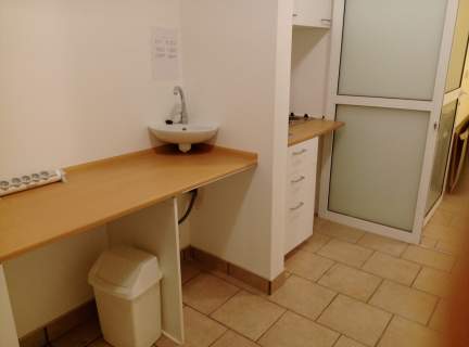 Uniwersalny, usługowy i mieszkalny lokal dla studentów