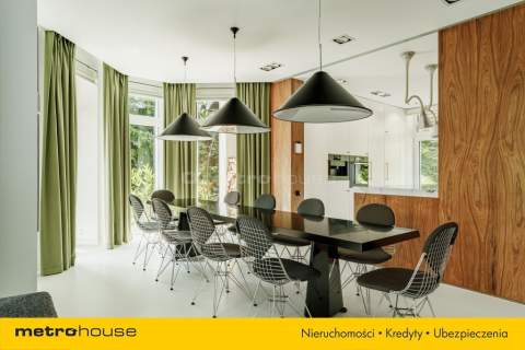 Wyjątkowy nowoczesny dom - design i natura lasu