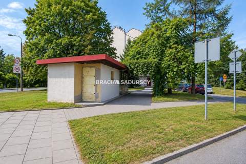 WOLNOSTOJĄCY KIOSK HANDLOWY PET FIEGO NOWA HUT