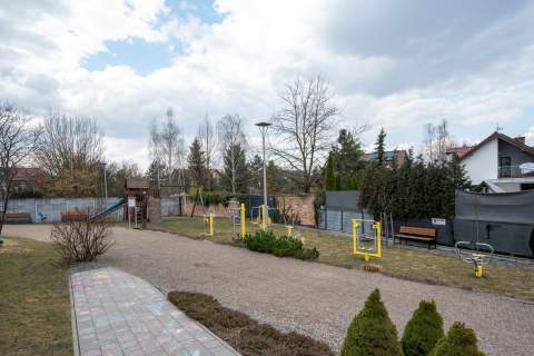 Mieszkanie z ogrodem i klimatyzacją Bunscha UJ