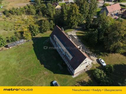 Stara pruska szkoła w Parzycach 1,5 ha działki