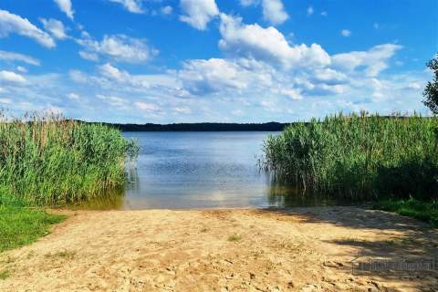 Radacz   działki budowlane nad jeziorem.