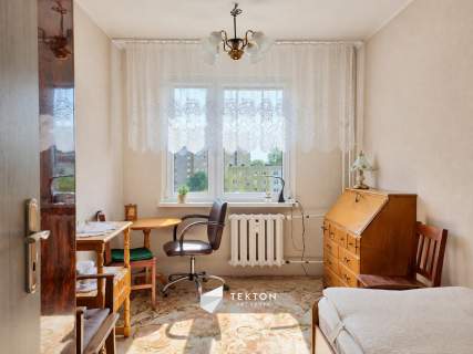 3-pokoje z oddzielną kuchnią, balkonem i piwnicą