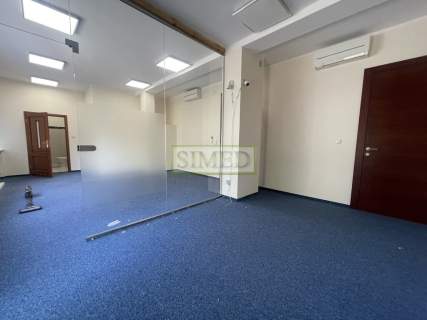 Sklep.showroom,salon sprzedaży,parking,ochrona