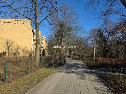 Dwupokojowe jasne mieszkanie w centrum.