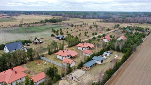 Dom w stanie surowym nad rzeką Pisa Piasutno Żelazne