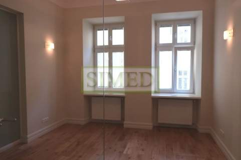 Prestiżowa lokalizacja,odrestaurowana kamienica,24