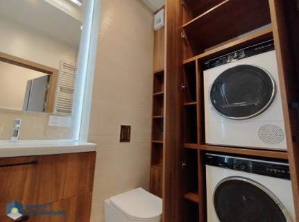 Apartament z garażem, klimatyzacją i komórką