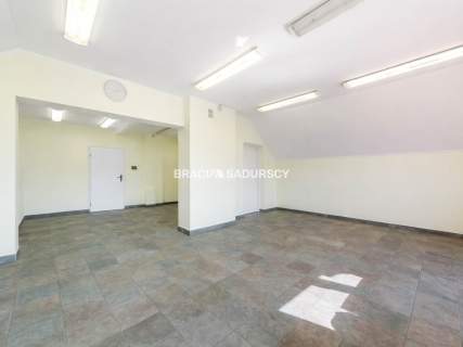 Budynek handlowo-mieszkanly Centrum Skawiny