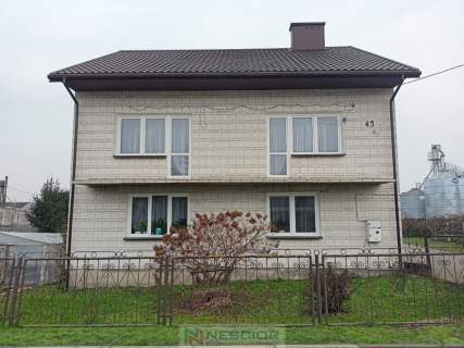 Malowniczy dom na wsi z dużą działką wśród zieleni