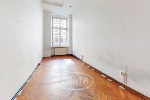 Ponad 100 metrów w kamienicy w centrum