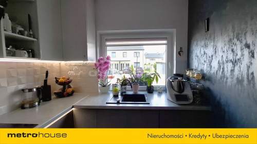 NOWOCZESNY DOM Z OGRODEM 80 m 3 SYPIALNIE
