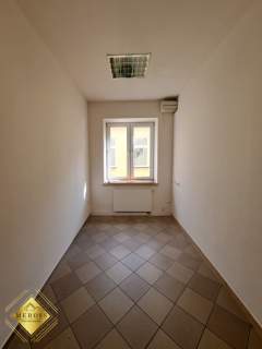 Dwupomieszczeniowe biuro w centrum