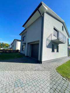 Przestronny dom z garażem i fotowoltaiką Dąbrowa Zielona