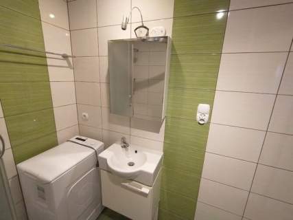 Wynajmę jasną kawalerkę, Księżycowa 2