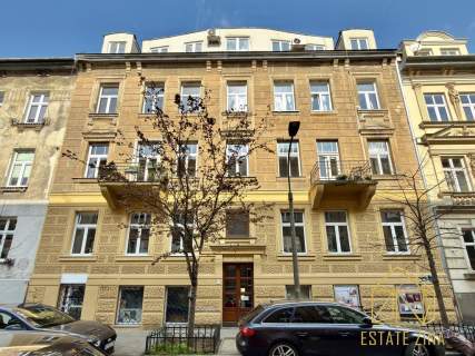 Przestronny apartament z balkonem w Kamienicy