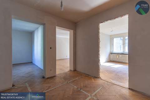 4-pokojowe mieszkanie przy Wawelu, balkon, piwnica