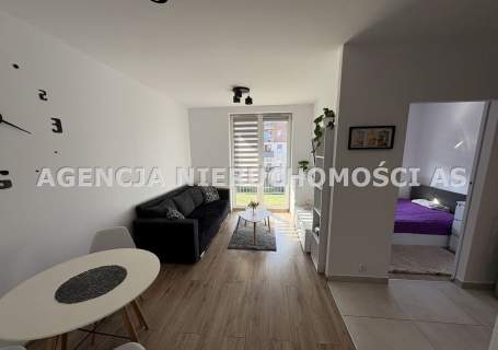 DO ZAMIESZKANIA Z MIEJSCEM POSTOJOWYM I BALKONEM