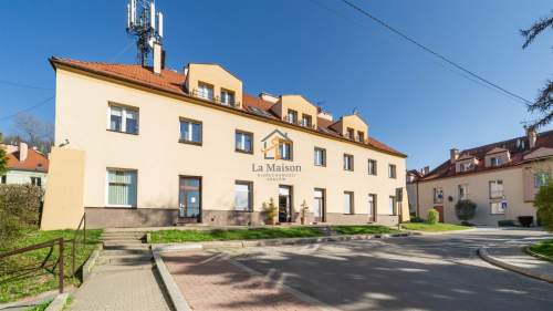 Lokal frontowy do wynajęcia. Dowolna działalność.