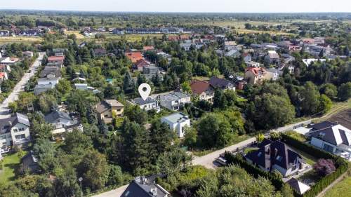 Dom wolnostojący / 10 pokoi / 2 osobne mieszkania