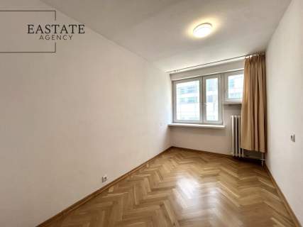 obok PKiN parkiet z 2020 oddzielne pokoje