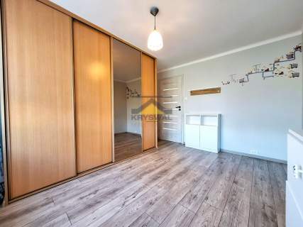 2 pokoje, osobna kuchnia, balkon, 1 pietro