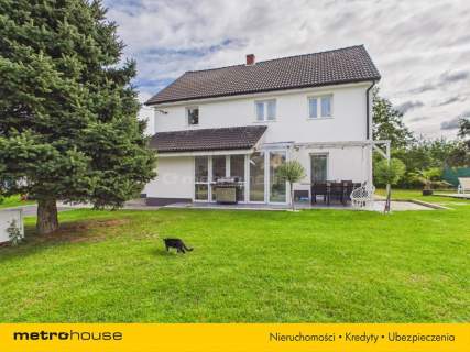 Dom wolnostojący z basenem, dużą działką i ogrodem