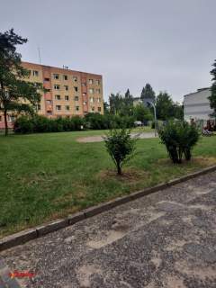 Na sprzedaż przestronne 2-pokojowe mieszkanie z dużym balkonem...