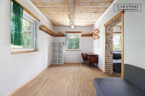 DREWNIANY DOM PO GRUNTOWNYM REMONCIE NA 1,35 HA -