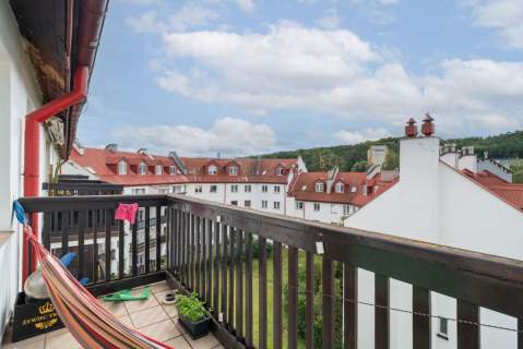 Dwa poziomy, duży balkon i przestrzeń Cisowa.