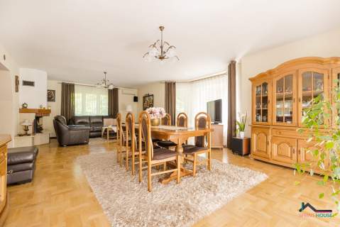 WYJĄTKOWO ZADBANY DOM Z GARAŻEM I CUDNYM OGRODEM