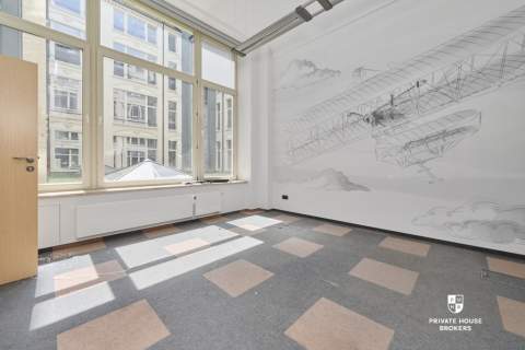 Na wynajem przestronny lokal 260 m2 Rynek 1 piętro