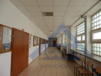 BUDYNEK EDUKACYJNY, BIUROWIEC NA WOLI