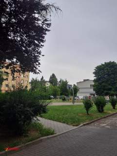 Na sprzedaż przestronne 2-pokojowe mieszkanie z dużym balkonem...