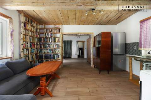 DREWNIANY DOM PO GRUNTOWNYM REMONCIE NA 1,35 HA -