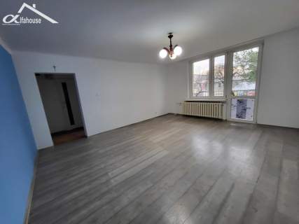 WYREMONTOWANA KAWALERKA NA PARTERZE 36 m Cheł