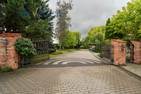 Pszczółki 550 m 2 duże sale sport edukacja