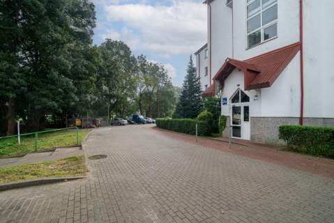 Dwa poziomy, duży balkon i przestrzeń Cisowa.