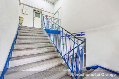 Biura z zapleczem magazynowym w dobrej lokalizacji