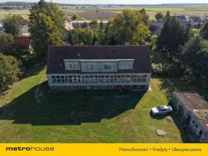 Stara pruska szkoła w Parzycach 1,5 ha działki