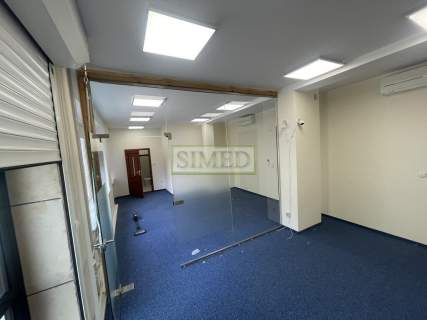 Sklep.showroom,salon sprzedaży,parking,ochrona
